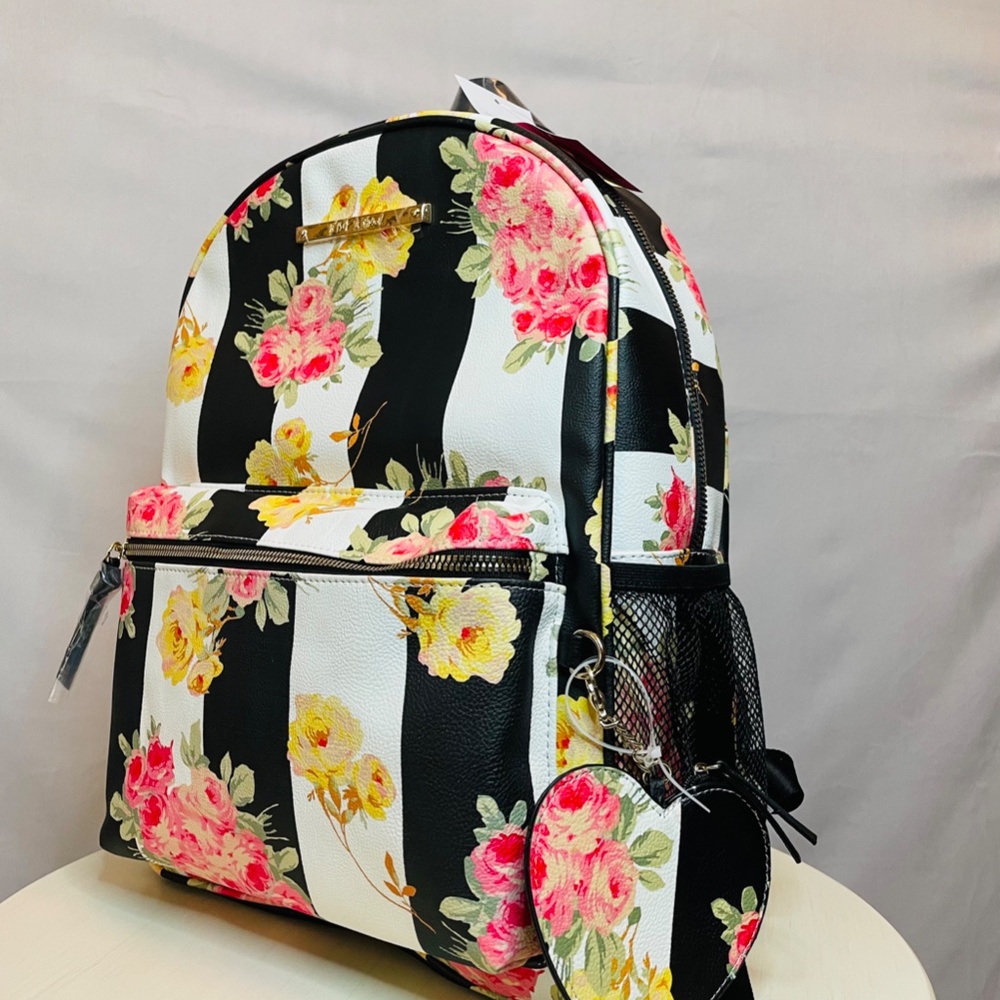 Betsey Johnson - Picture 4 of 7